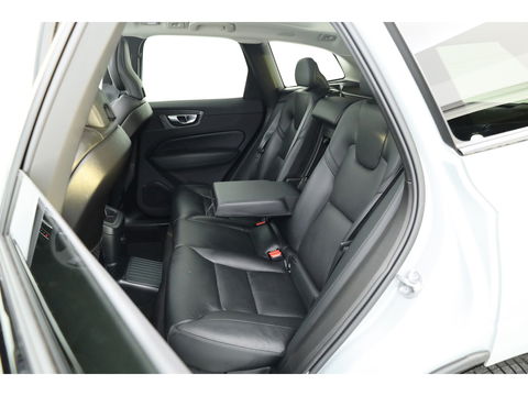 Volvo XC60 2.0 T8 Plug-in hybrid AWD Plus Dark Pano-dak | Head-up | Adap. cruise | 360 camera | H&K Audio 4x stoel + stuurverw. |