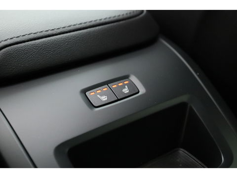 Volvo XC60 2.0 T8 Plug-in hybrid AWD Plus Dark Pano-dak | Head-up | Adap. cruise | 360 camera | H&K Audio 4x stoel + stuurverw. |