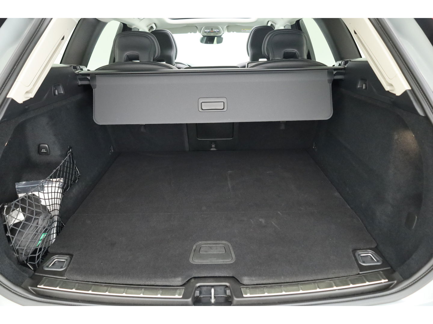 Volvo XC60 2.0 T8 Plug-in hybrid AWD Plus Dark Pano-dak | Head-up | Adap. cruise | 360 camera | H&K Audio 4x stoel + stuurverw. |