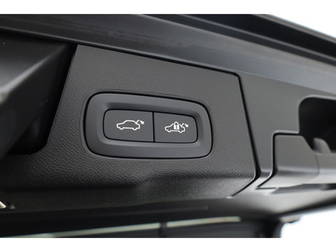 Volvo XC60 2.0 T8 Plug-in hybrid AWD Plus Dark Pano-dak | Head-up | Adap. cruise | 360 camera | H&K Audio 4x stoel + stuurverw. |