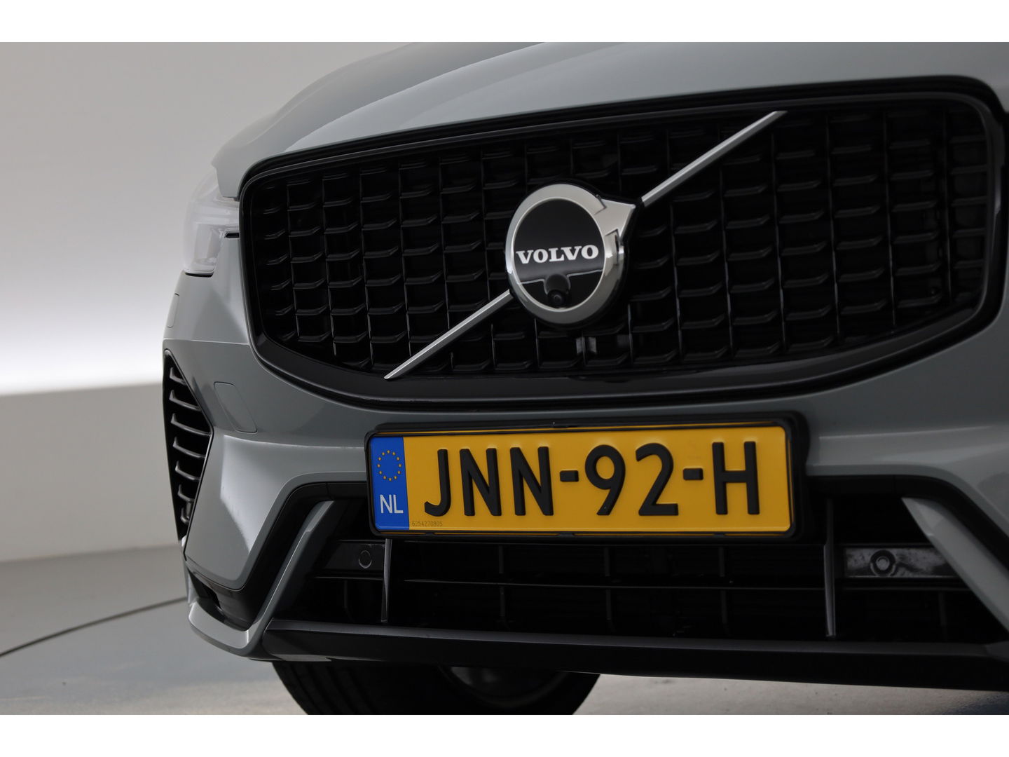 Volvo XC60 2.0 T8 Plug-in hybrid AWD Plus Dark Pano-dak | Head-up | Adap. cruise | 360 camera | H&K Audio 4x stoel + stuurverw. |