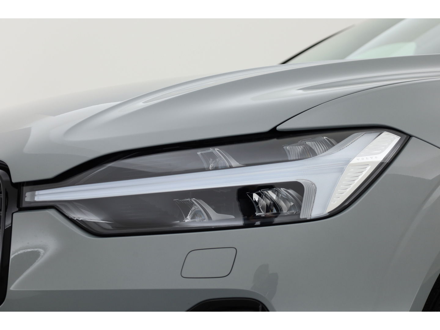 Volvo XC60 2.0 T8 Plug-in hybrid AWD Plus Dark Pano-dak | Head-up | Adap. cruise | 360 camera | H&K Audio 4x stoel + stuurverw. |