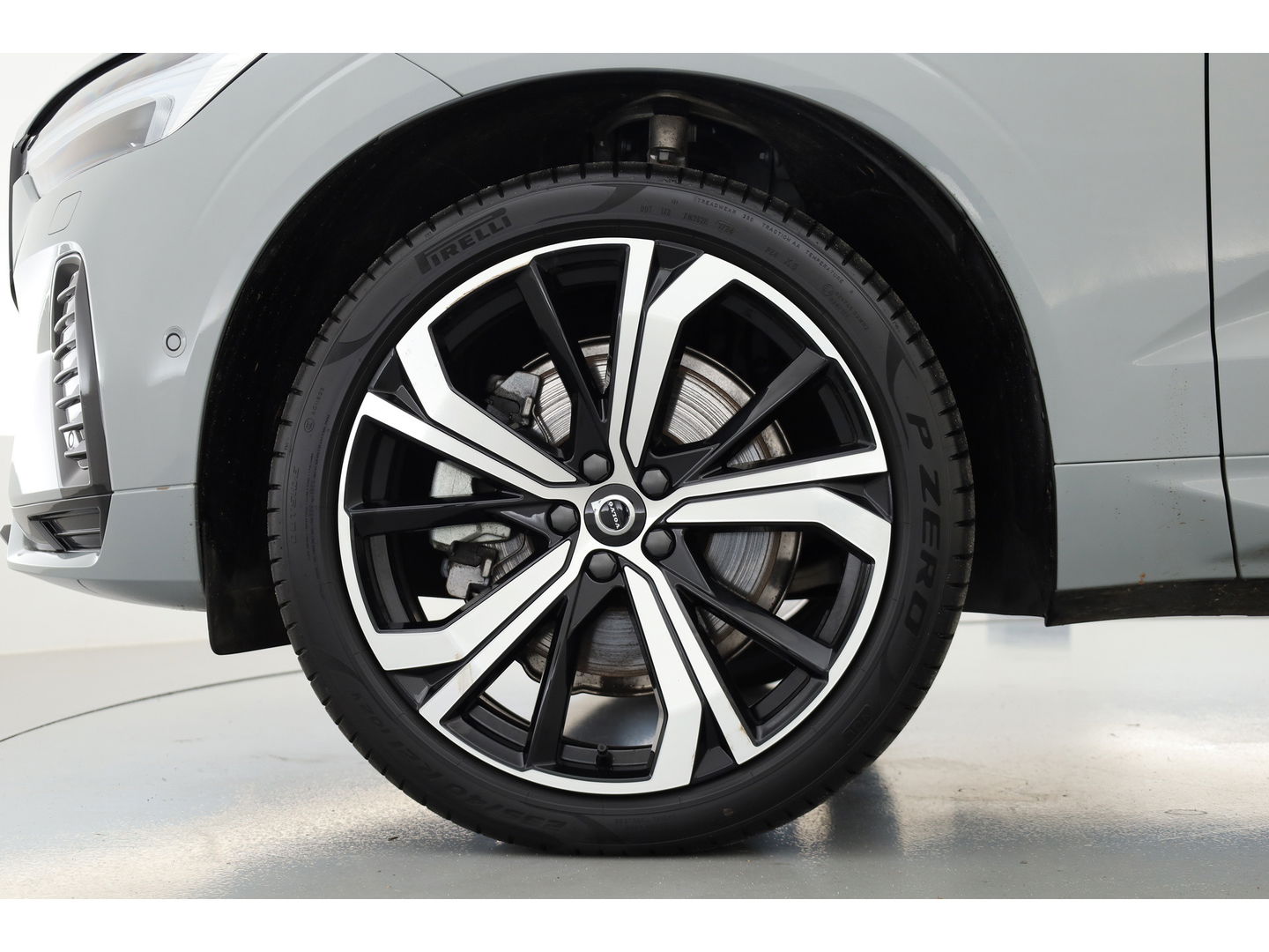 Volvo XC60 2.0 T8 Plug-in hybrid AWD Plus Dark Pano-dak | Head-up | Adap. cruise | 360 camera | H&K Audio 4x stoel + stuurverw. |