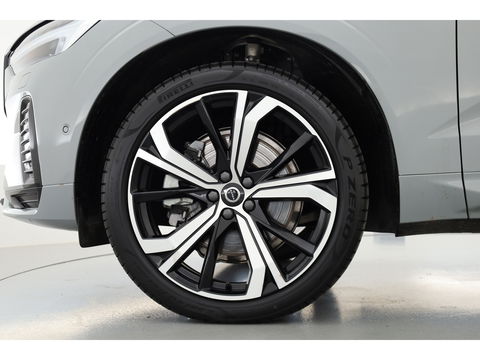 Volvo XC60 2.0 T8 Plug-in hybrid AWD Plus Dark Pano-dak | Head-up | Adap. cruise | 360 camera | H&K Audio 4x stoel + stuurverw. |