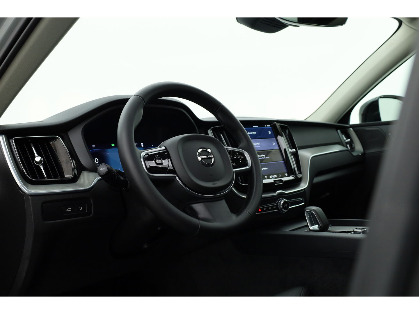 Volvo XC60 2.0 T8 Plug-in hybrid AWD Plus Dark Pano-dak | Head-up | Adap. cruise | 360 camera | H&K Audio 4x stoel + stuurverw. |