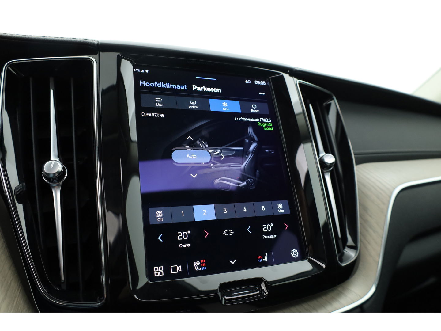 Volvo XC60 2.0 T6 Plug-in hybrid AWD Inscription Long Range | Massage | Head-up | Stoelventi. | Trekhaak | H&K audio |