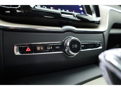 Volvo XC60 2.0 T6 Plug-in hybrid AWD Inscription Long Range | Massage | Head-up | Stoelventi. | Trekhaak | H&K audio |