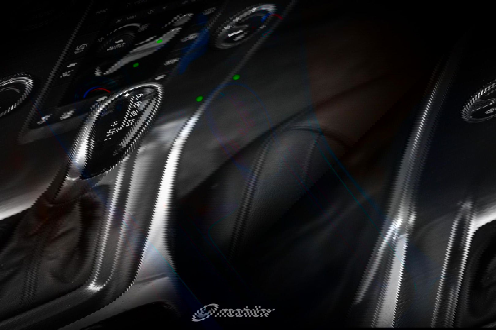 Volvo V70 2.0 D4 Summum | Adaptive | Blis | Schuifdak | Trekhaak | Dealer onderhouden | Leder | Memory | Lane assist |