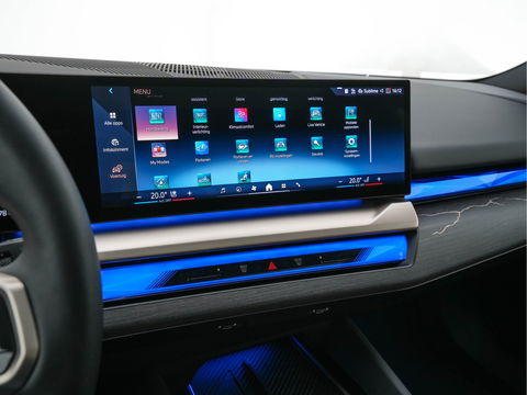 BMW i5 eDrive 40 M-Sport 84 kWh [ 3-Fase ] { SOH-96% } (INCL-BTW) *PANO | HEAD-UP | TWO-TONE-LUXURY-LEATHER | FULL-LED | BLIND-SPOT | HARMAN-KARDON-SURROUND | COMFORTSEATS |  WIDESCREEN-DIGICOCKPIT | AMBIENT-LIGHT | KEYLESS | TOPVIEW | DAB | ...