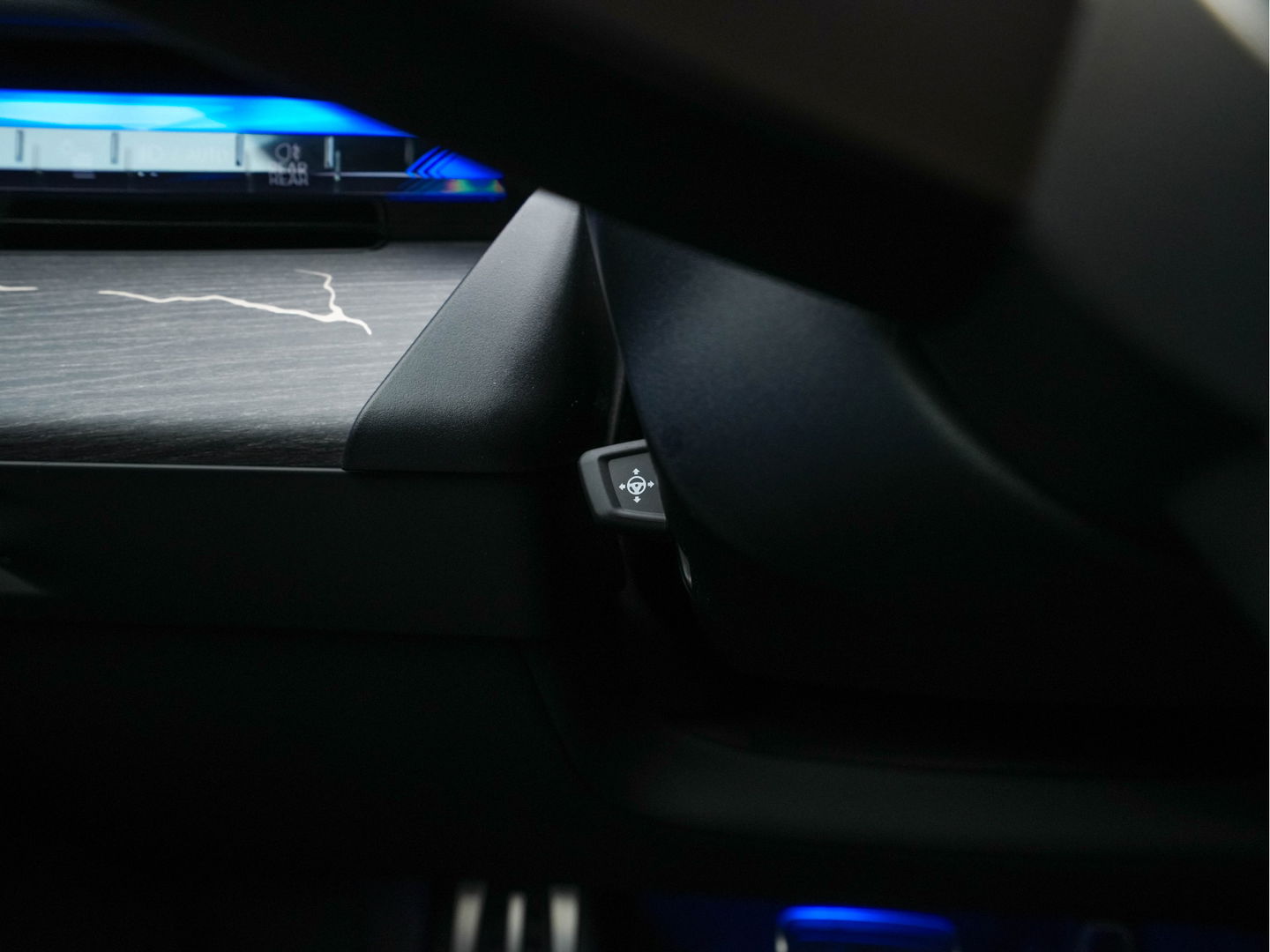 BMW i5 eDrive 40 M-Sport 84 kWh [ 3-Fase ] { SOH-96% } (INCL-BTW) *PANO | HEAD-UP | TWO-TONE-LUXURY-LEATHER | FULL-LED | BLIND-SPOT | HARMAN-KARDON-SURROUND | COMFORTSEATS |  WIDESCREEN-DIGICOCKPIT | AMBIENT-LIGHT | KEYLESS | TOPVIEW | DAB | ...