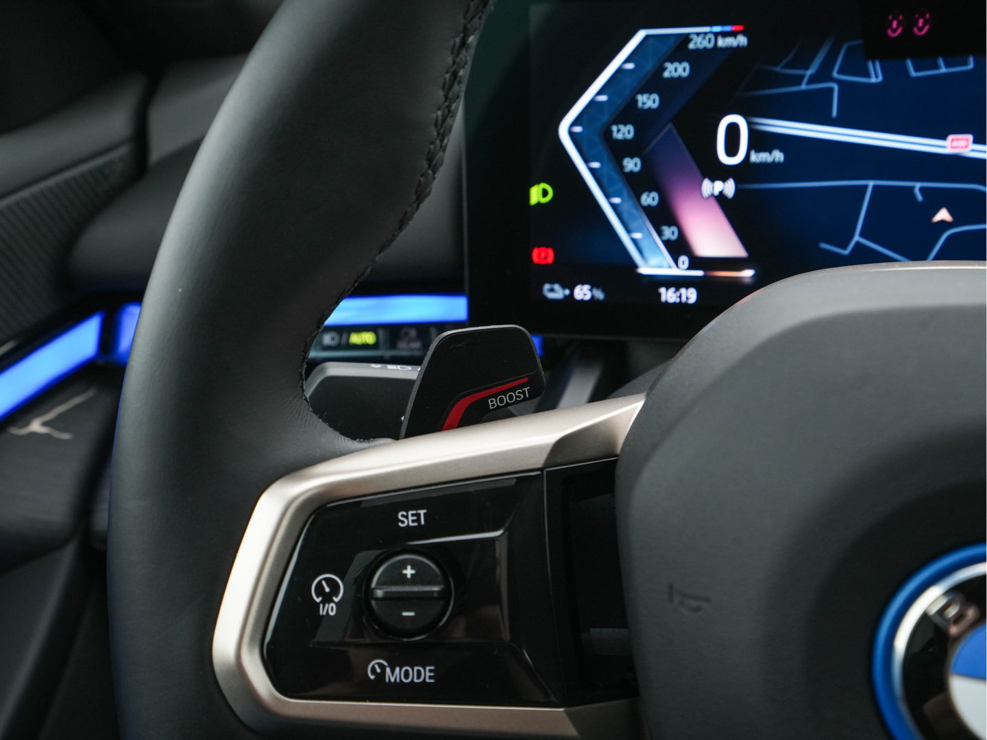 BMW i5 eDrive 40 M-Sport 84 kWh [ 3-Fase ] { SOH-96% } (INCL-BTW) *PANO | HEAD-UP | TWO-TONE-LUXURY-LEATHER | FULL-LED | BLIND-SPOT | HARMAN-KARDON-SURROUND | COMFORTSEATS |  WIDESCREEN-DIGICOCKPIT | AMBIENT-LIGHT | KEYLESS | TOPVIEW | DAB | ...