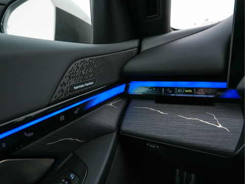 BMW i5 eDrive 40 M-Sport 84 kWh [ 3-Fase ] { SOH-96% } (INCL-BTW) *PANO | HEAD-UP | TWO-TONE-LUXURY-LEATHER | FULL-LED | BLIND-SPOT | HARMAN-KARDON-SURROUND | COMFORTSEATS |  WIDESCREEN-DIGICOCKPIT | AMBIENT-LIGHT | KEYLESS | TOPVIEW | DAB | ...