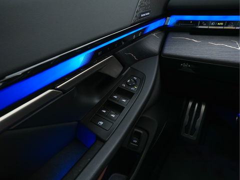 BMW i5 eDrive 40 M-Sport 84 kWh [ 3-Fase ] { SOH-96% } (INCL-BTW) *PANO | HEAD-UP | TWO-TONE-LUXURY-LEATHER | FULL-LED | BLIND-SPOT | HARMAN-KARDON-SURROUND | COMFORTSEATS |  WIDESCREEN-DIGICOCKPIT | AMBIENT-LIGHT | KEYLESS | TOPVIEW | DAB | ...