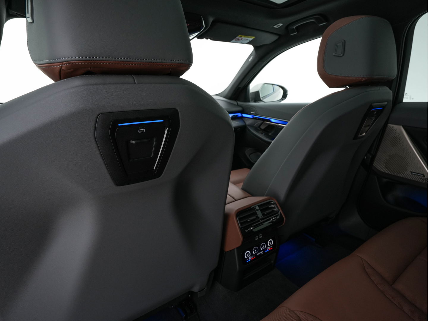 BMW i5 eDrive 40 M-Sport 84 kWh [ 3-Fase ] { SOH-96% } (INCL-BTW) *PANO | HEAD-UP | TWO-TONE-LUXURY-LEATHER | FULL-LED | BLIND-SPOT | HARMAN-KARDON-SURROUND | COMFORTSEATS |  WIDESCREEN-DIGICOCKPIT | AMBIENT-LIGHT | KEYLESS | TOPVIEW | DAB | ...