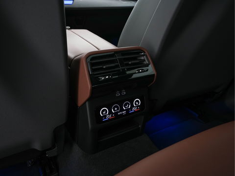 BMW i5 eDrive 40 M-Sport 84 kWh [ 3-Fase ] { SOH-96% } (INCL-BTW) *PANO | HEAD-UP | TWO-TONE-LUXURY-LEATHER | FULL-LED | BLIND-SPOT | HARMAN-KARDON-SURROUND | COMFORTSEATS |  WIDESCREEN-DIGICOCKPIT | AMBIENT-LIGHT | KEYLESS | TOPVIEW | DAB | ...