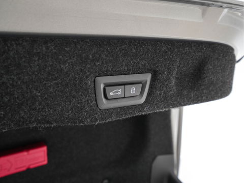 BMW i5 eDrive 40 M-Sport 84 kWh [ 3-Fase ] { SOH-96% } (INCL-BTW) *PANO | HEAD-UP | TWO-TONE-LUXURY-LEATHER | FULL-LED | BLIND-SPOT | HARMAN-KARDON-SURROUND | COMFORTSEATS |  WIDESCREEN-DIGICOCKPIT | AMBIENT-LIGHT | KEYLESS | TOPVIEW | DAB | ...