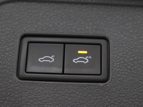 Volkswagen Passat 1.5 TSI R-Line | Panoramadak | Trekhaak | Matrix LED | Stoelverwarming | Adaptive cruise | Leder/Alcantara | Camera | Carplay | Keyless | Climate control | Parkeerhulp