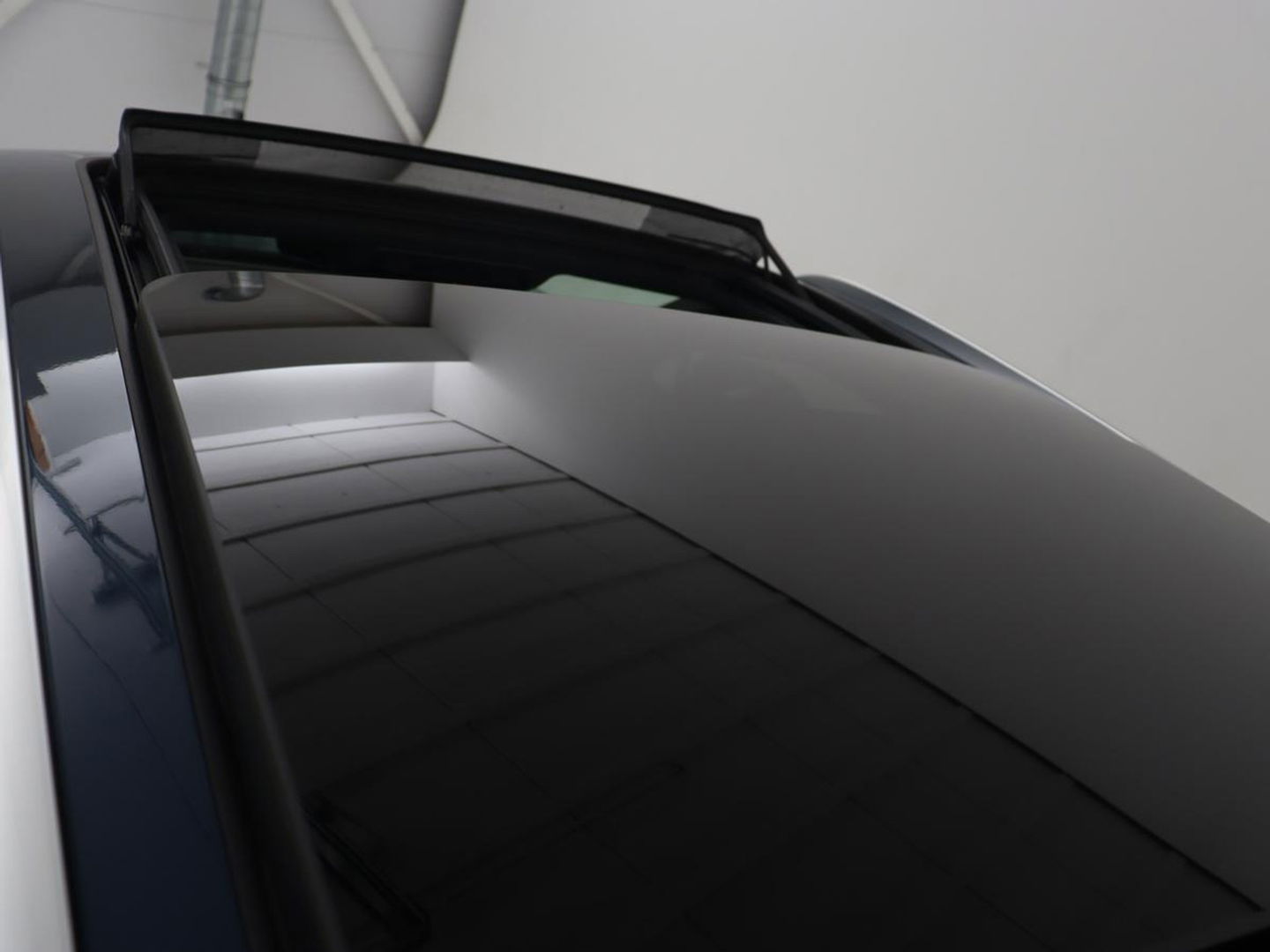 Volkswagen Passat 1.5 TSI R-Line | Panoramadak | Trekhaak | Matrix LED | Stoelverwarming | Adaptive cruise | Leder/Alcantara | Camera | Carplay | Keyless | Climate control | Parkeerhulp