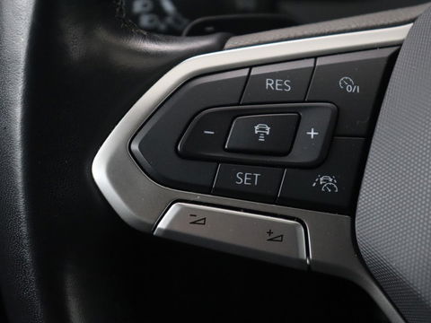 Volkswagen Passat 1.5 TSI R-Line | Panoramadak | Trekhaak | Matrix LED | Stoelverwarming | Adaptive cruise | Leder/Alcantara | Camera | Carplay | Keyless | Climate control | Parkeerhulp