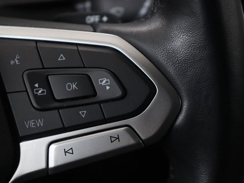 Volkswagen Passat 1.5 TSI R-Line | Panoramadak | Trekhaak | Matrix LED | Stoelverwarming | Adaptive cruise | Leder/Alcantara | Camera | Carplay | Keyless | Climate control | Parkeerhulp