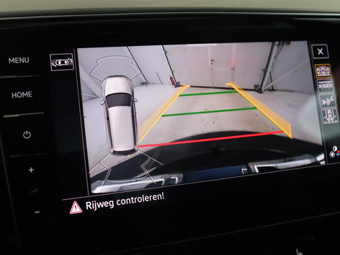 Volkswagen Passat 1.5 TSI R-Line | Panoramadak | Trekhaak | Matrix LED | Stoelverwarming | Adaptive cruise | Leder/Alcantara | Camera | Carplay | Keyless | Climate control | Parkeerhulp