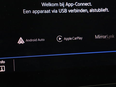 Volkswagen Passat 1.5 TSI R-Line | Panoramadak | Trekhaak | Matrix LED | Stoelverwarming | Adaptive cruise | Leder/Alcantara | Camera | Carplay | Keyless | Climate control | Parkeerhulp