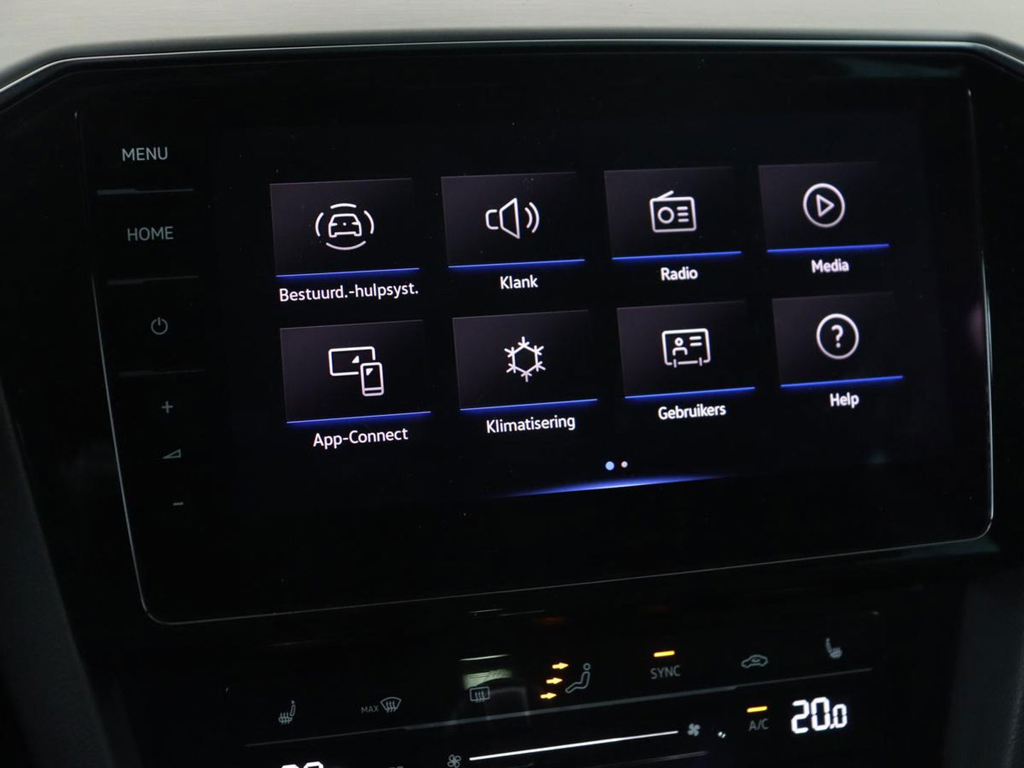 Volkswagen Passat 1.5 TSI R-Line | Panoramadak | Trekhaak | Matrix LED | Stoelverwarming | Adaptive cruise | Leder/Alcantara | Camera | Carplay | Keyless | Climate control | Parkeerhulp