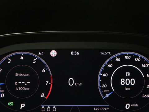 Volkswagen Passat 1.5 TSI R-Line | Panoramadak | Trekhaak | Matrix LED | Stoelverwarming | Adaptive cruise | Leder/Alcantara | Camera | Carplay | Keyless | Climate control | Parkeerhulp