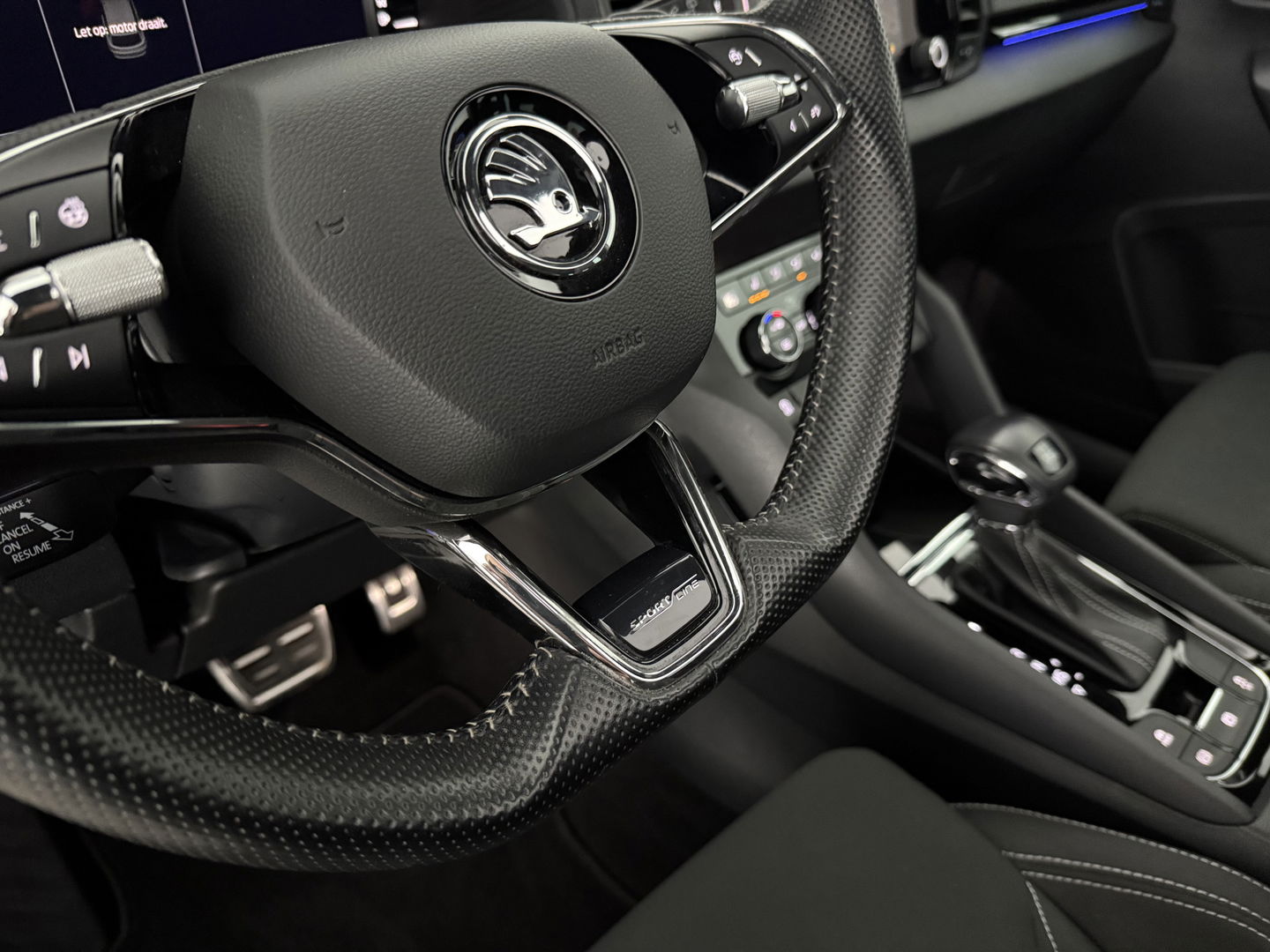 Škoda Karoq 1.5 TSI ACT 150PK Sportline | Pano | Sfeerverl. | Stoel/Stuurverw. | Camera | Virtual | Carplay