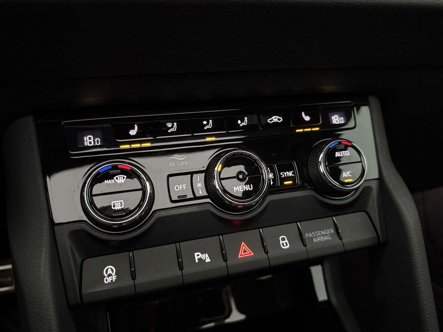 Škoda Karoq 1.5 TSI ACT 150PK Sportline | Pano | Sfeerverl. | Stoel/Stuurverw. | Camera | Virtual | Carplay