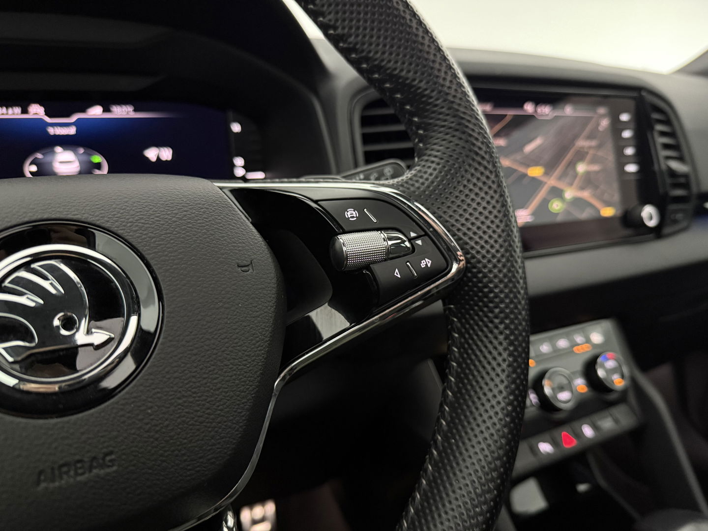 Škoda Karoq 1.5 TSI ACT 150PK Sportline | Pano | Sfeerverl. | Stoel/Stuurverw. | Camera | Virtual | Carplay