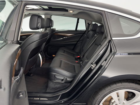 BMW 5 Serie Gran Turismo 530d High Executive Aut. *PANO | LUXURY-LEATHER | NAVI-FULLMAP | BI-XENON | CRUISE | HIFI-SOUND | HEATED-COMFORTSEATS | AMBIENT-LIGHT | CAMERA | PDC | TOWBAR | WOODEN-INLAY |  20'' ALU*