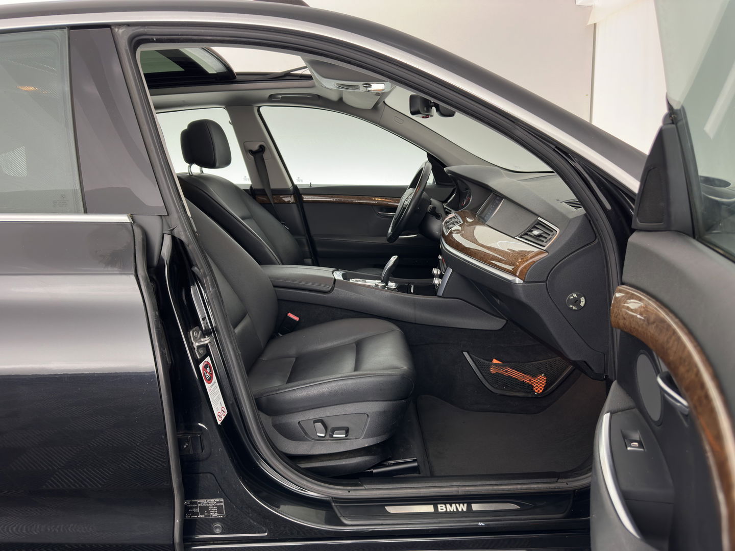 BMW 5 Serie Gran Turismo 530d High Executive Aut. *PANO | LUXURY-LEATHER | NAVI-FULLMAP | BI-XENON | CRUISE | HIFI-SOUND | HEATED-COMFORTSEATS | AMBIENT-LIGHT | CAMERA | PDC | TOWBAR | WOODEN-INLAY |  20'' ALU*