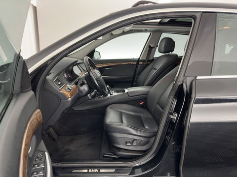 BMW 5 Serie Gran Turismo 530d High Executive Aut. *PANO | LUXURY-LEATHER | NAVI-FULLMAP | BI-XENON | CRUISE | HIFI-SOUND | HEATED-COMFORTSEATS | AMBIENT-LIGHT | CAMERA | PDC | TOWBAR | WOODEN-INLAY |  20'' ALU*