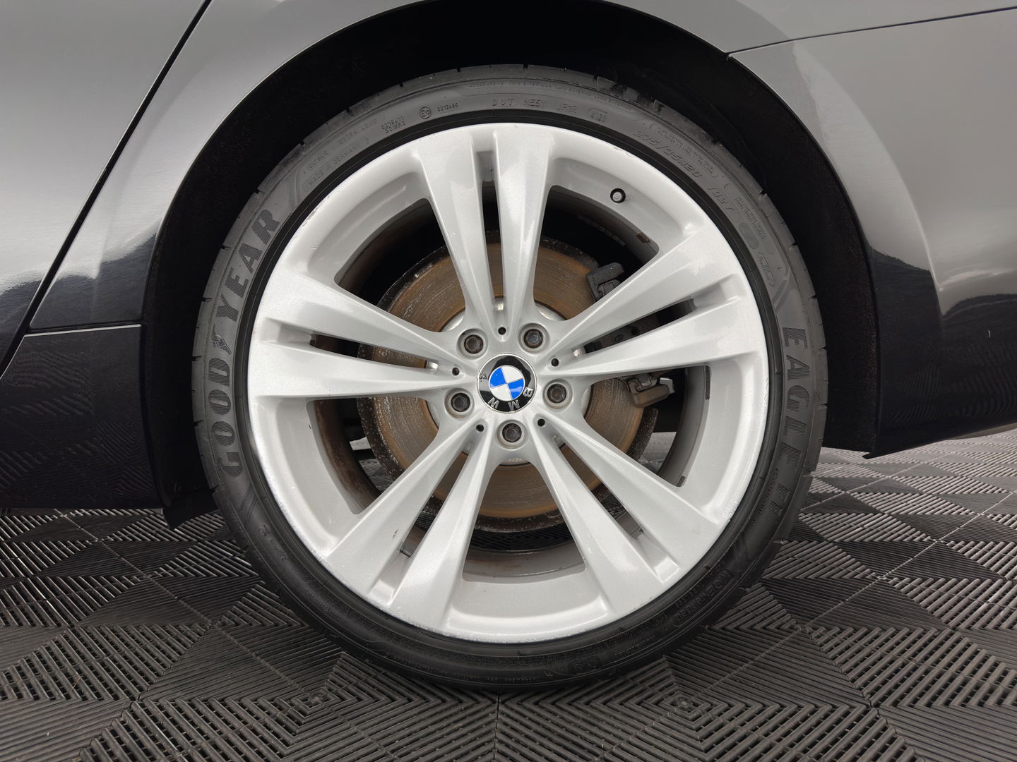 BMW 5 Serie Gran Turismo 530d High Executive Aut. *PANO | LUXURY-LEATHER | NAVI-FULLMAP | BI-XENON | CRUISE | HIFI-SOUND | HEATED-COMFORTSEATS | AMBIENT-LIGHT | CAMERA | PDC | TOWBAR | WOODEN-INLAY |  20'' ALU*