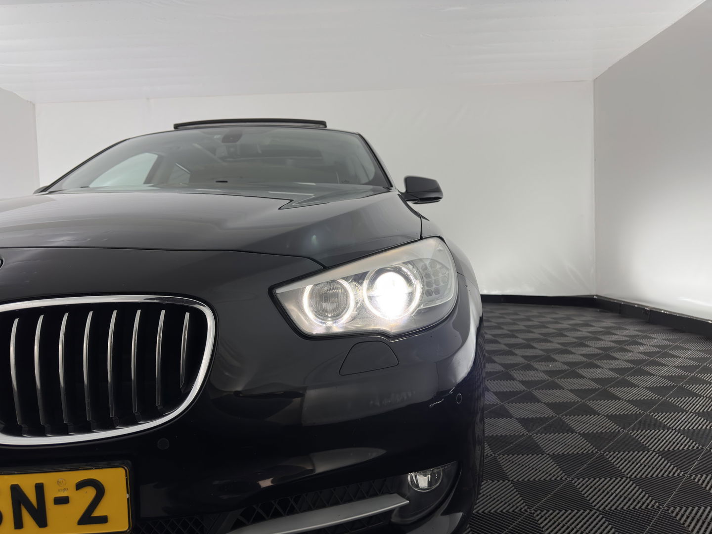 BMW 5 Serie Gran Turismo 530d High Executive Aut. *PANO | LUXURY-LEATHER | NAVI-FULLMAP | BI-XENON | CRUISE | HIFI-SOUND | HEATED-COMFORTSEATS | AMBIENT-LIGHT | CAMERA | PDC | TOWBAR | WOODEN-INLAY |  20'' ALU*