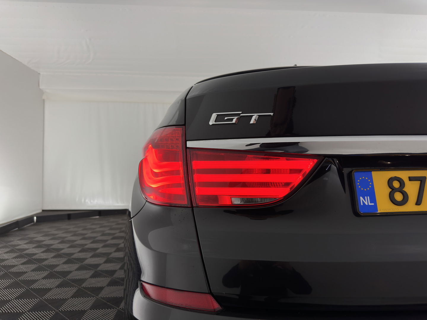 BMW 5 Serie Gran Turismo 530d High Executive Aut. *PANO | LUXURY-LEATHER | NAVI-FULLMAP | BI-XENON | CRUISE | HIFI-SOUND | HEATED-COMFORTSEATS | AMBIENT-LIGHT | CAMERA | PDC | TOWBAR | WOODEN-INLAY |  20'' ALU*