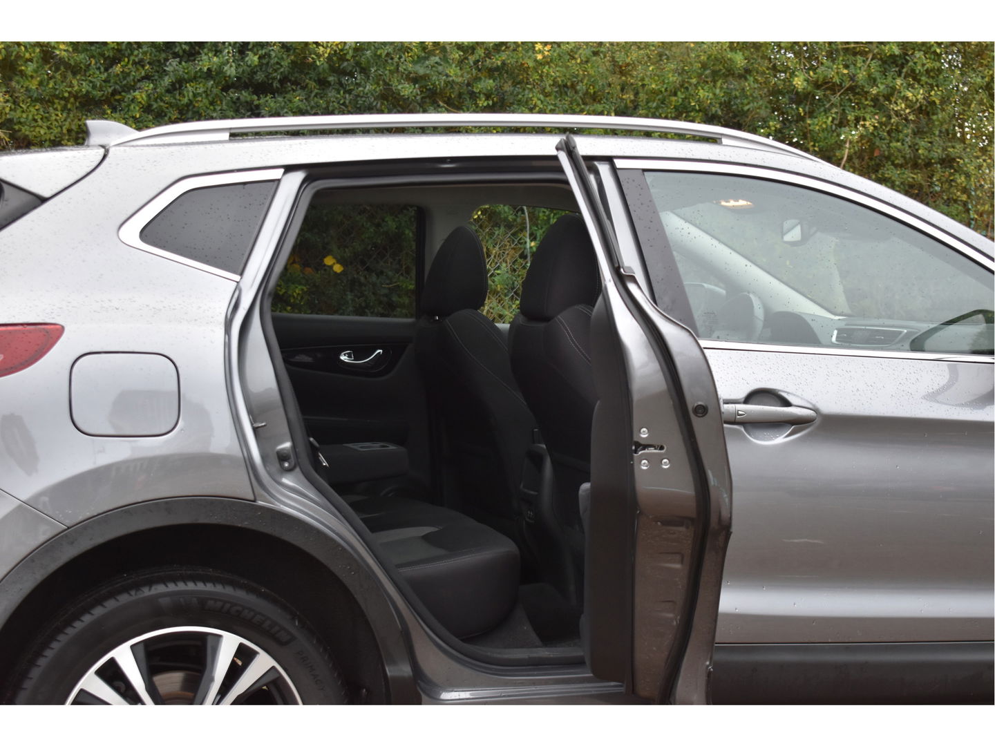 Nissan QASHQAI 1.3 DIG-T N-Connecta 160 pk | Keyless | 360 gr.camera | Carplay | Pano.dak | Stoelverwarming | Vol