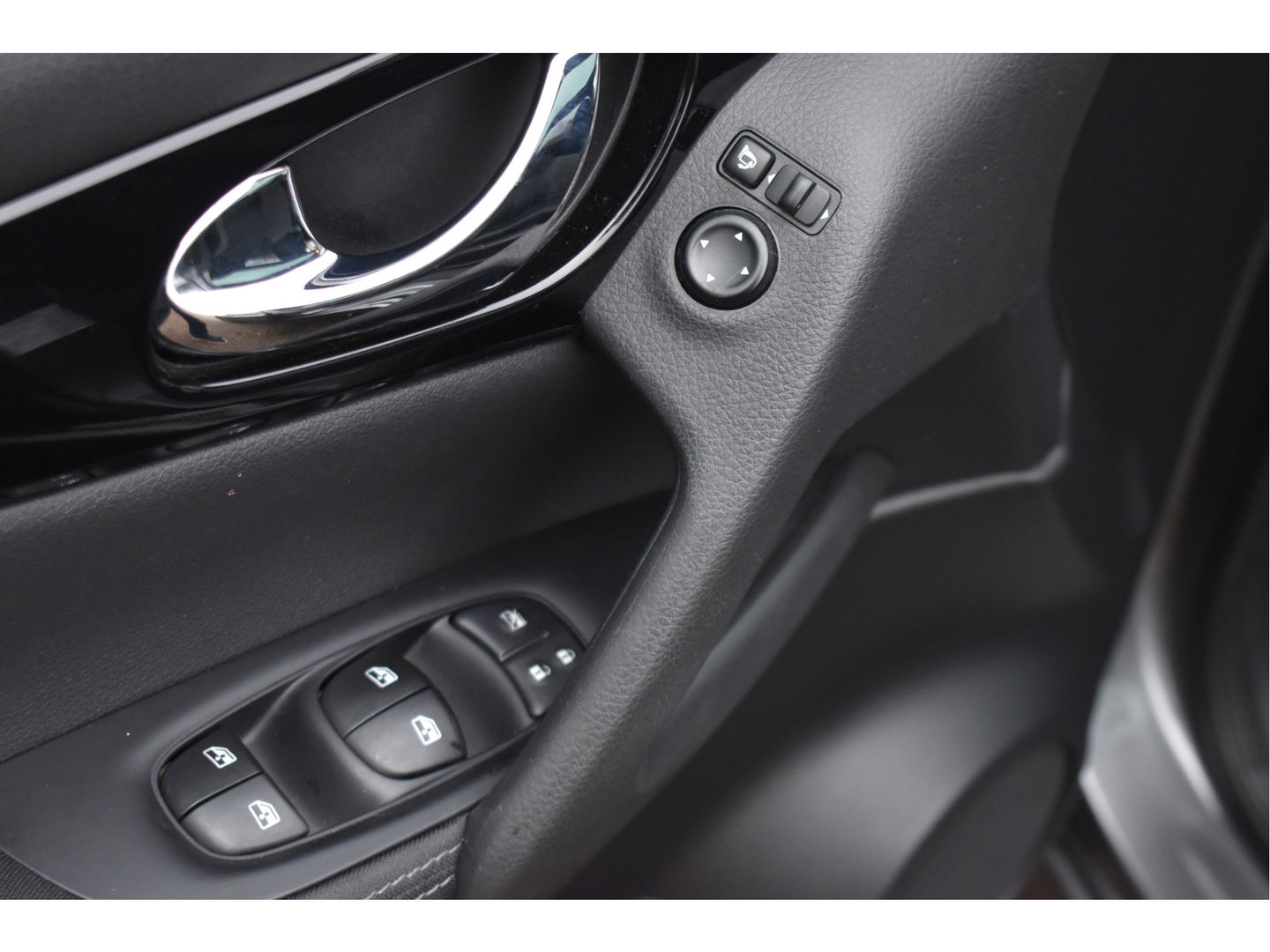 Nissan QASHQAI 1.3 DIG-T N-Connecta 160 pk | Keyless | 360 gr.camera | Carplay | Pano.dak | Stoelverwarming | Vol