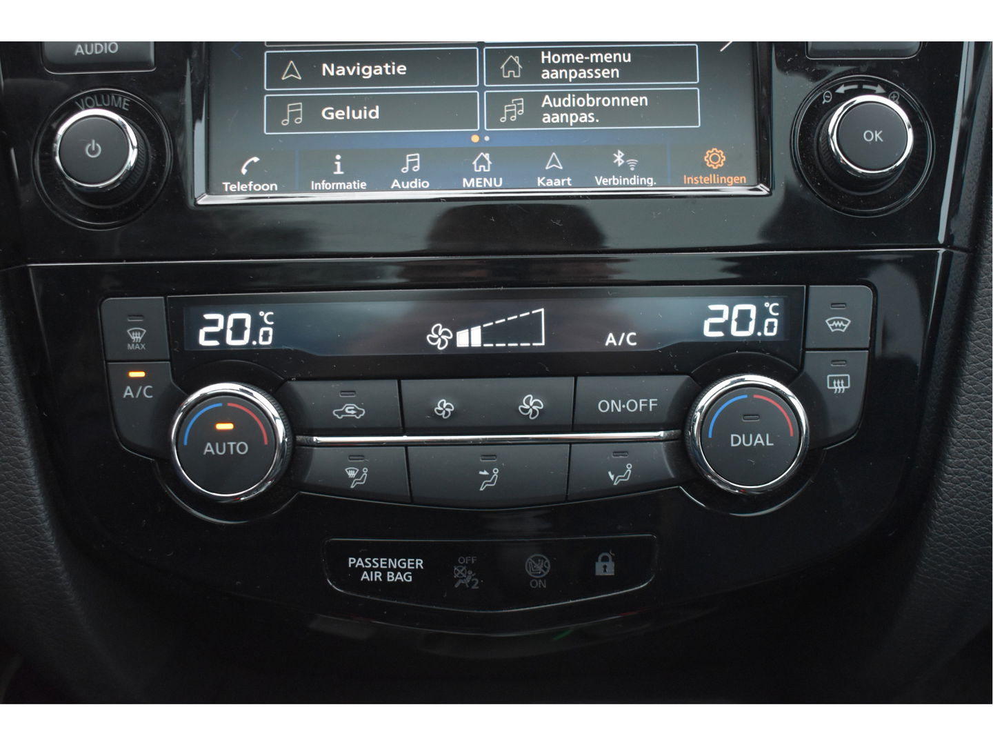 Nissan QASHQAI 1.3 DIG-T N-Connecta 160 pk | Keyless | 360 gr.camera | Carplay | Pano.dak | Stoelverwarming | Vol