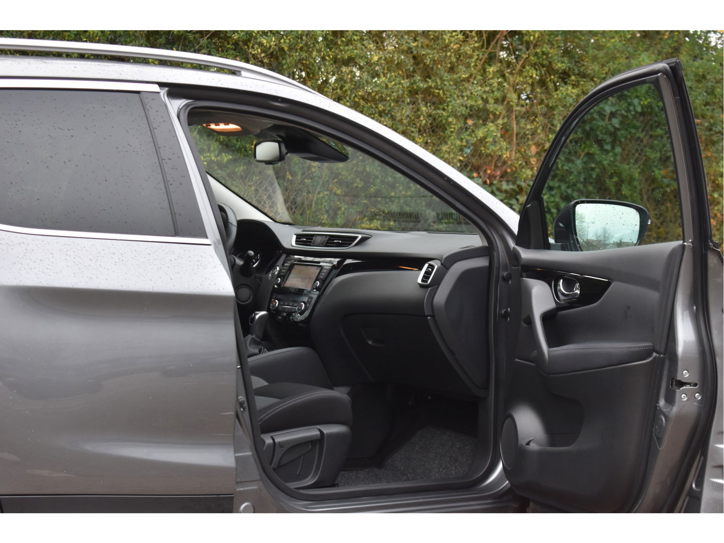 Nissan QASHQAI 1.3 DIG-T N-Connecta 160 pk | Keyless | 360 gr.camera | Carplay | Pano.dak | Stoelverwarming | Vol