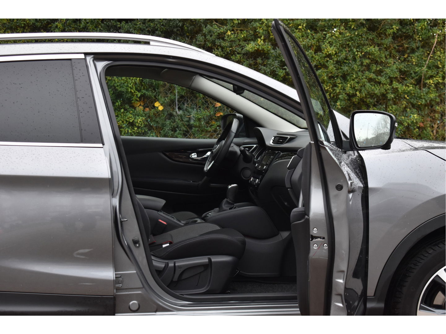 Nissan QASHQAI 1.3 DIG-T N-Connecta 160 pk | Keyless | 360 gr.camera | Carplay | Pano.dak | Stoelverwarming | Vol