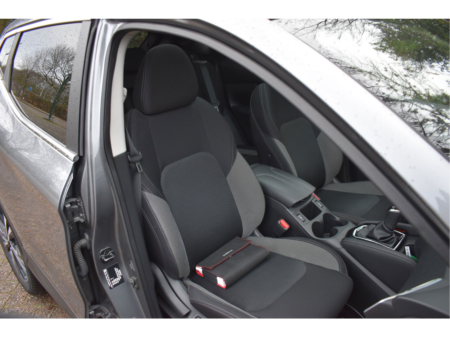 Nissan QASHQAI 1.3 DIG-T N-Connecta 160 pk | Keyless | 360 gr.camera | Carplay | Pano.dak | Stoelverwarming | Vol