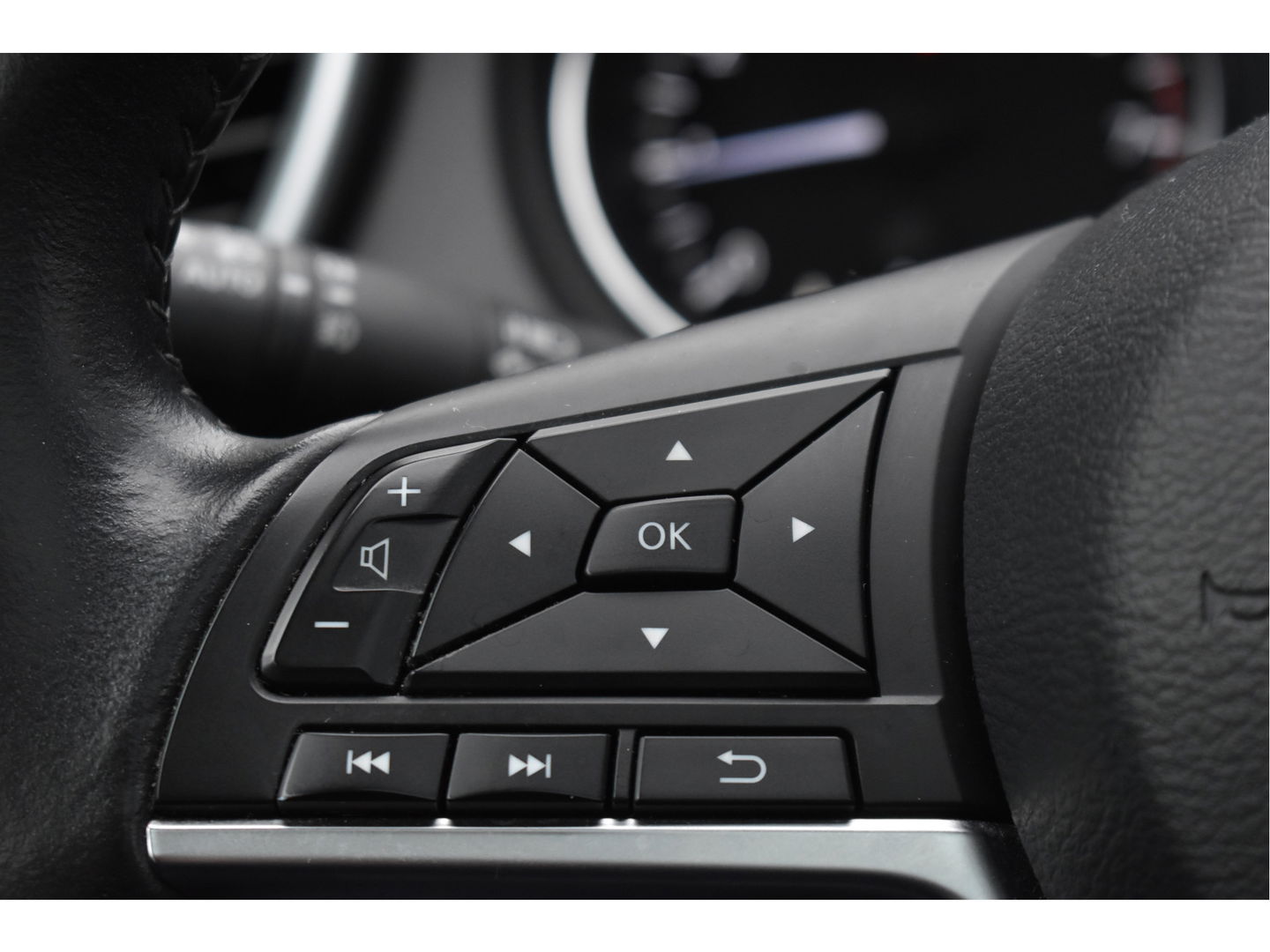 Nissan QASHQAI 1.3 DIG-T N-Connecta 160 pk | Keyless | 360 gr.camera | Carplay | Pano.dak | Stoelverwarming | Vol