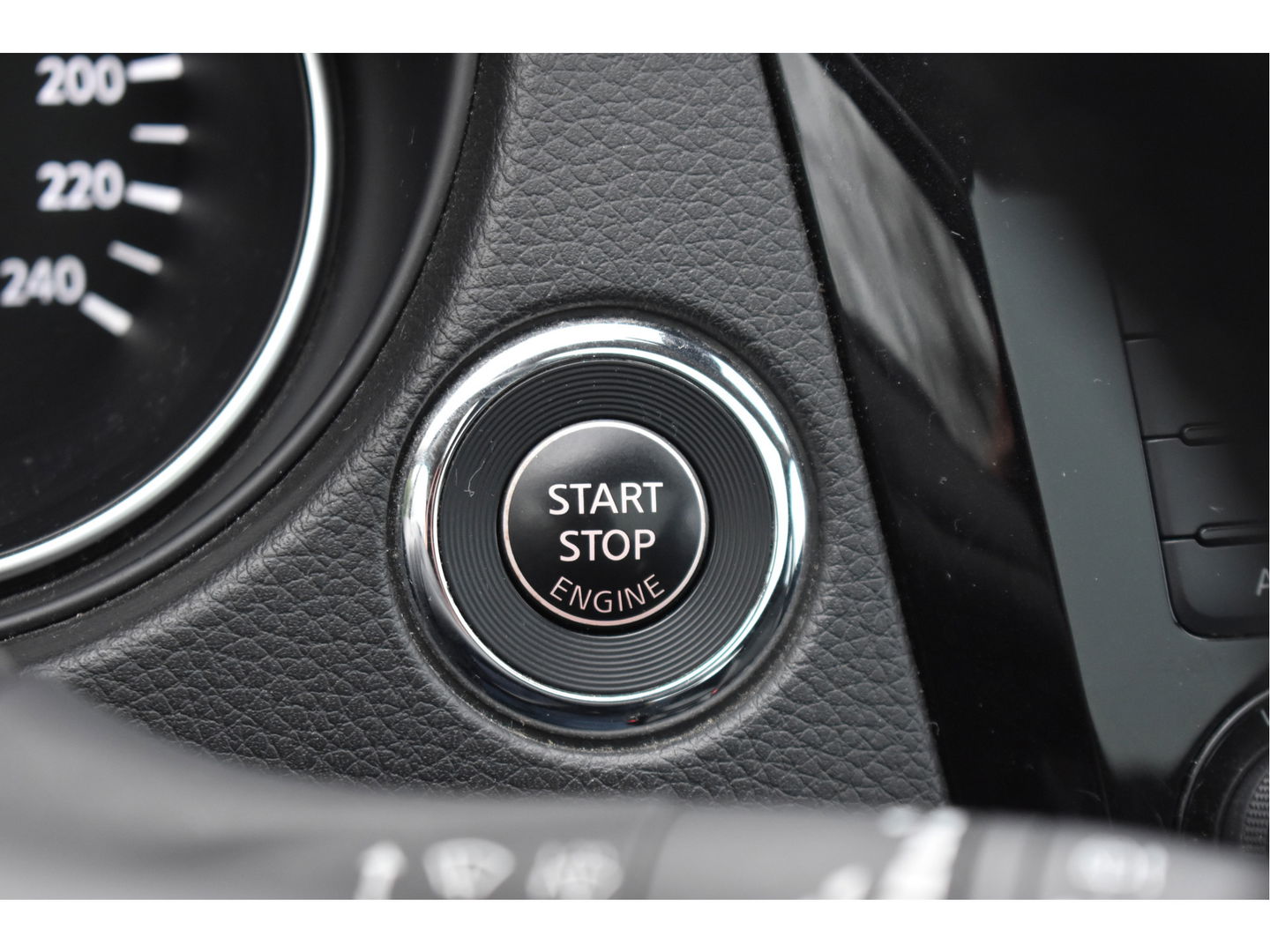 Nissan QASHQAI 1.3 DIG-T N-Connecta 160 pk | Keyless | 360 gr.camera | Carplay | Pano.dak | Stoelverwarming | Vol