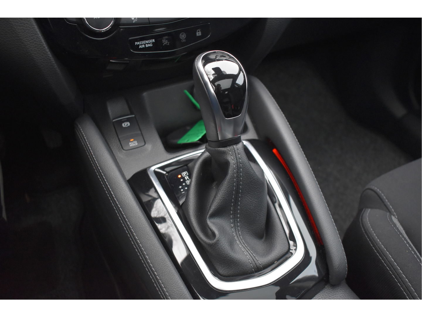 Nissan QASHQAI 1.3 DIG-T N-Connecta 160 pk | Keyless | 360 gr.camera | Carplay | Pano.dak | Stoelverwarming | Vol