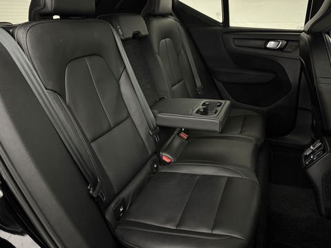 Volvo XC40 1.5 T2 R-Design | Virtual | Camera | Sfeer | Adap. Cruise | Carplay | Keyless | NAP