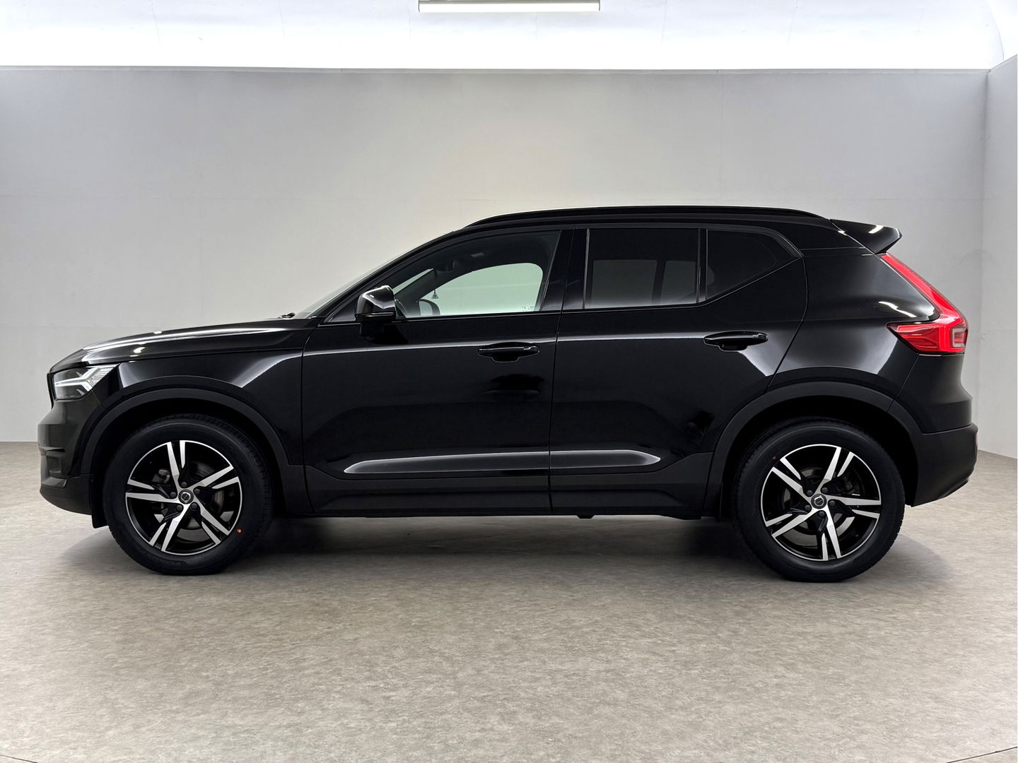 Volvo XC40 1.5 T2 R-Design | Virtual | Camera | Sfeer | Adap. Cruise | Carplay | Keyless | NAP