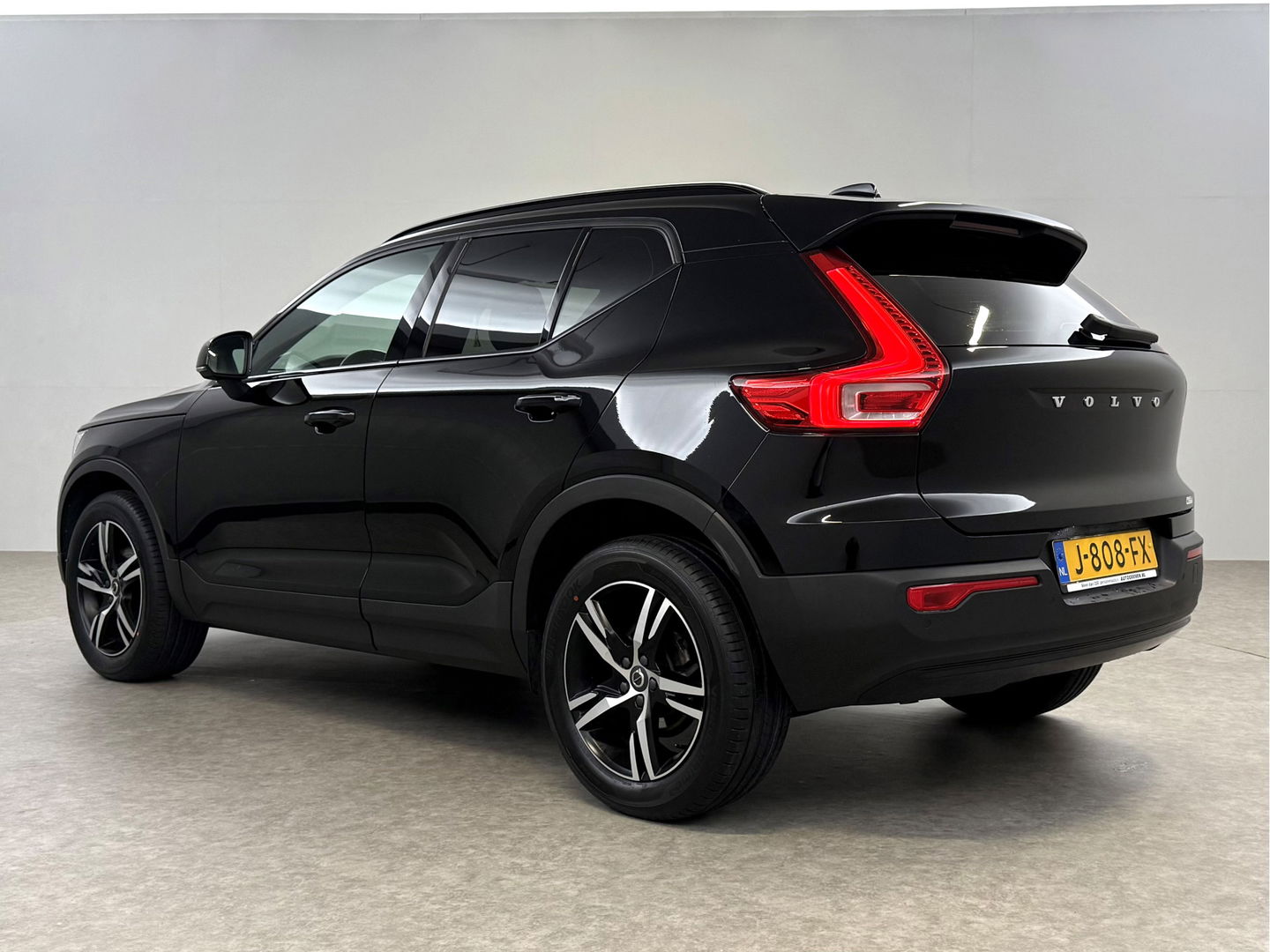 Volvo XC40 1.5 T2 R-Design | Virtual | Camera | Sfeer | Adap. Cruise | Carplay | Keyless | NAP