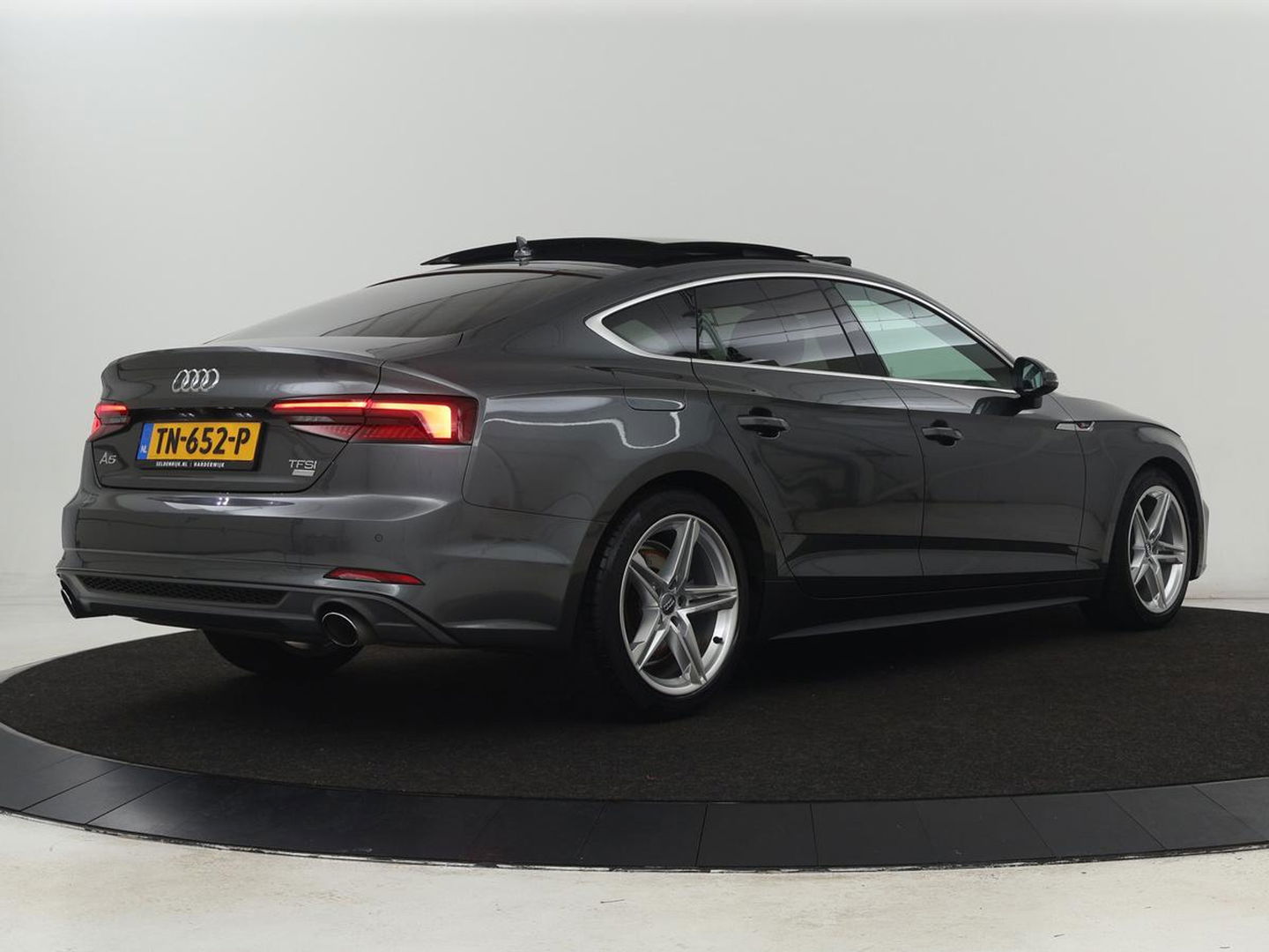 Audi A5 2.0 TFSI MHEV Sport S-line Edition | Panoramadak | Leder | Stoelverwarming | Camera | Memory | Navigatie | Full LED | Climate control | Bluetooth | Cruise control